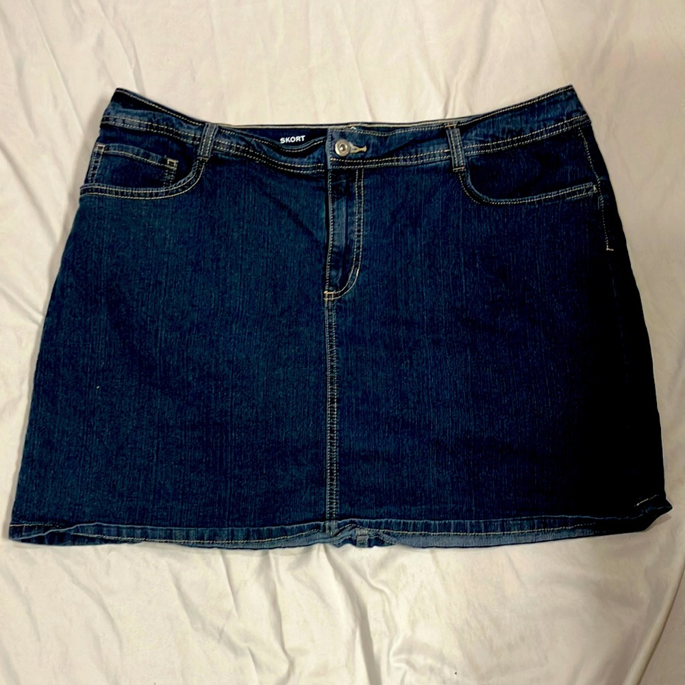 Mid-Length Skort, Darker color denim, size 18